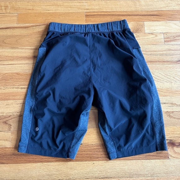 LULULEMON T.H.E. shorts Black Gray 11” inseam Medium - Picture 4 of 5